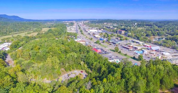 4020 Parkway , Pigeon Forge, TN 37863